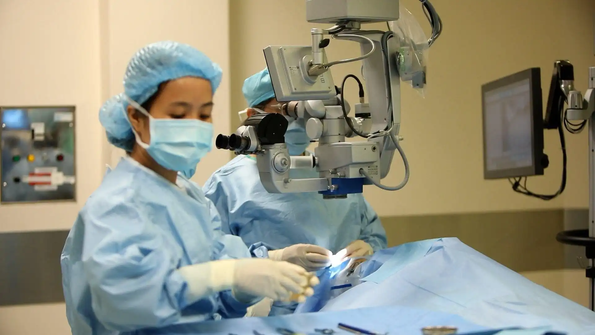 Điều trị đục thủy tinh thể: Đừng để ánh sáng vụt tắt vì chậm trễ quyết định