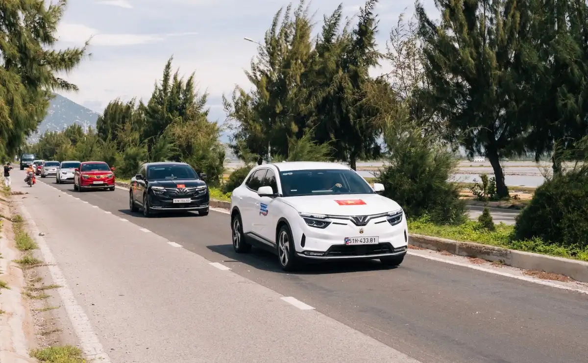 VinFast miễn phí đổi pin 20 lần/tháng (tương ứng quãng đường đi được tối thiểu 800 km/tháng) cho khách hàng mua dòng xe máy VinFast miễn phí đổi pin 20 lần/tháng (tương ứng quãng đường đi được tối thiểu 800 km/tháng) cho khách hàng mua dòng xe máy