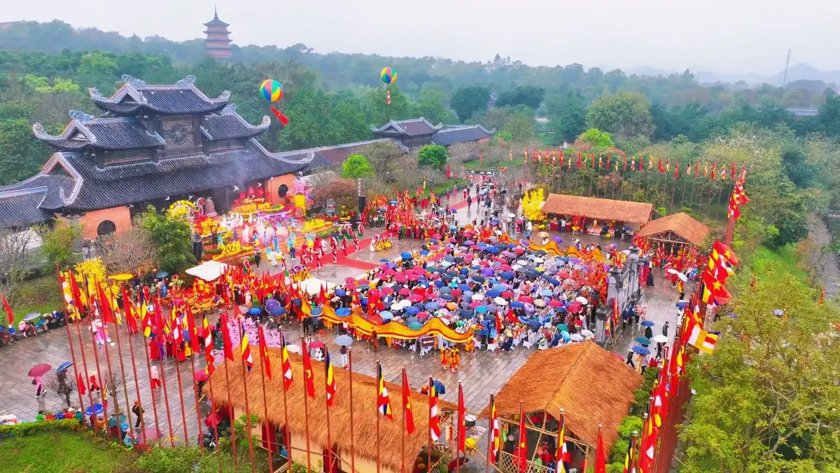 Từ góc nhìn trên cao, Chùa Bái Đính hiện lên như một bức tranh xuân viên mãn.