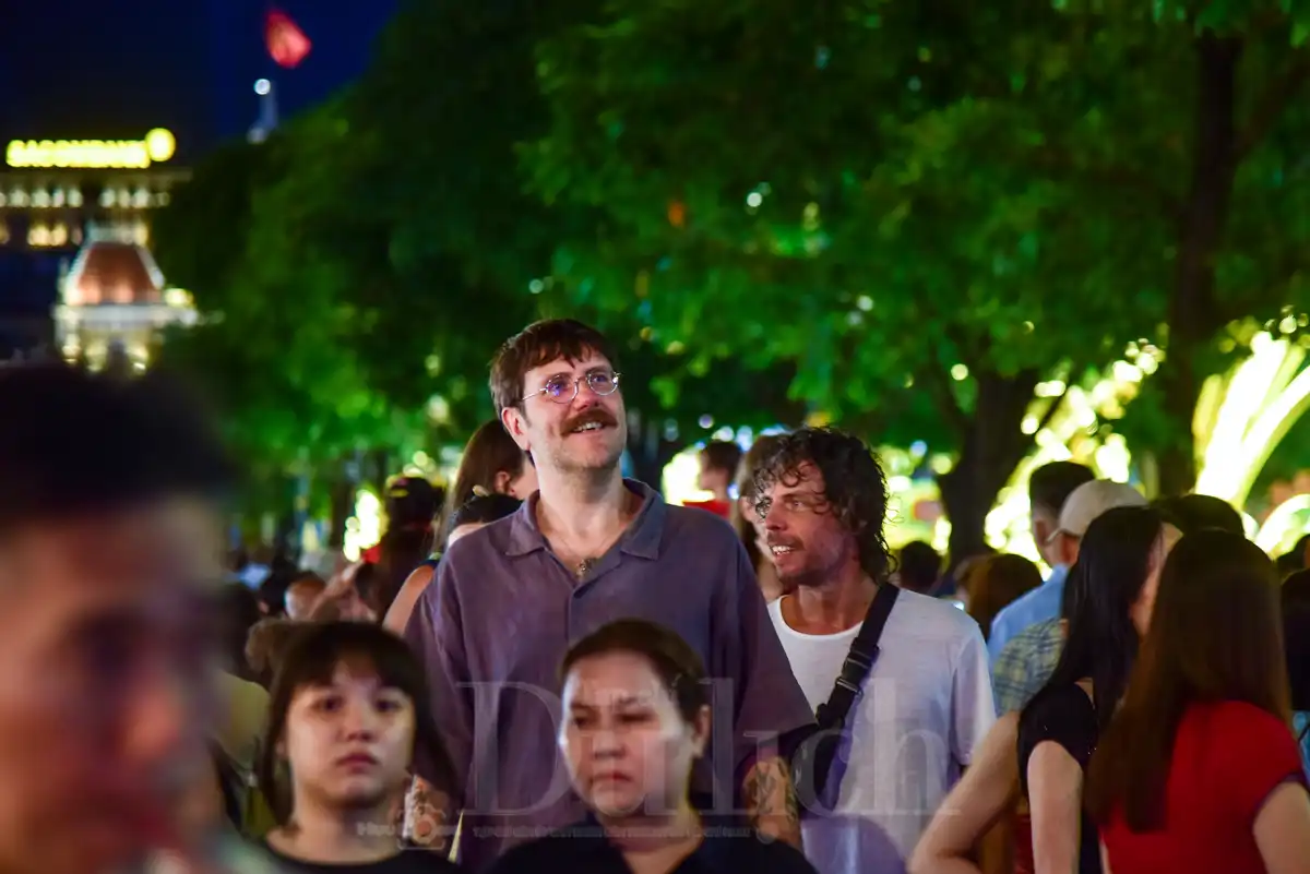 Mãn nhãn đêm khai mạc Đường hoa Bính Ngọ: Linh vật hòa quyện cùng nghìn hoa khoe sắc - 11