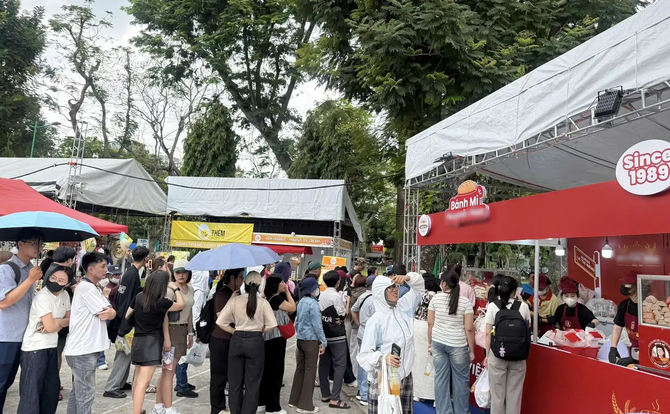 Lo ngại ngộ độc, người dân TPHCM “tận mắt xem” chế biến mới dám ăn bánh mì