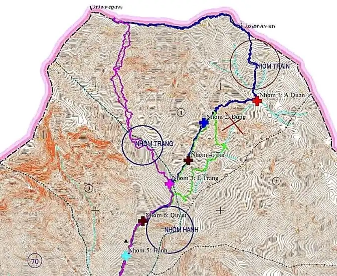 8 đội xuyên đêm men theo các ngả tìm kiếm Tuấn Anh. Ảnh: Xã Đạo Trù