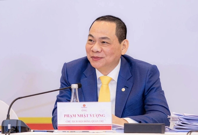 Ông Phạm Nhật Vượng, Chủ tịch tập đoàn Vingroup trả lời cổ đông tại phiên họp Đại hội đồng cổ đông, ngày 22/4